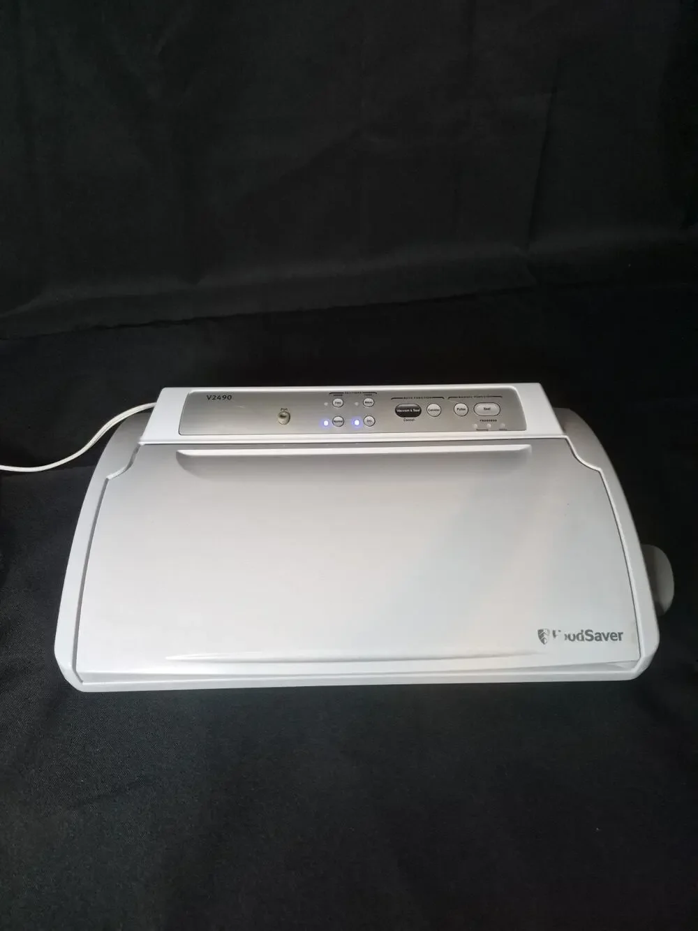 FoodSaver V2490 Advanced Design Vacuum Food Sealer System With Bags. Works Great